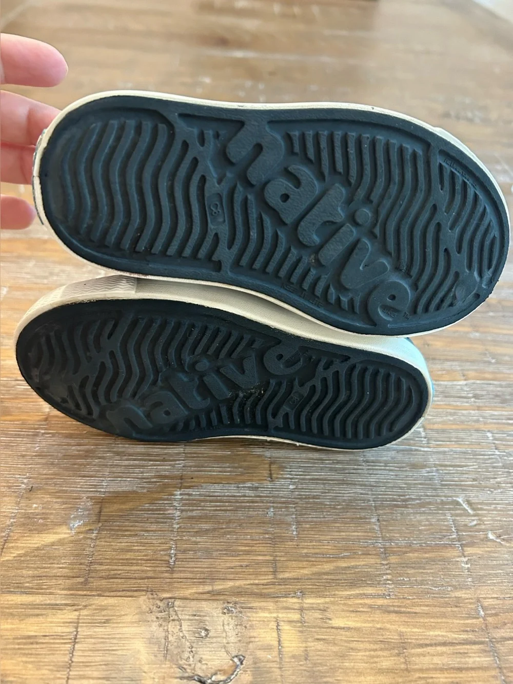 Native black star print water shoes kids 8